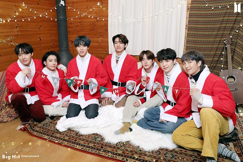 Bts 防弾少年団 愛嬌にあふれた親しみやすい表情でクリスマスのあいさつ Happy Holidays K Pop 韓国エンタメニュース 取材レポートならコレポ