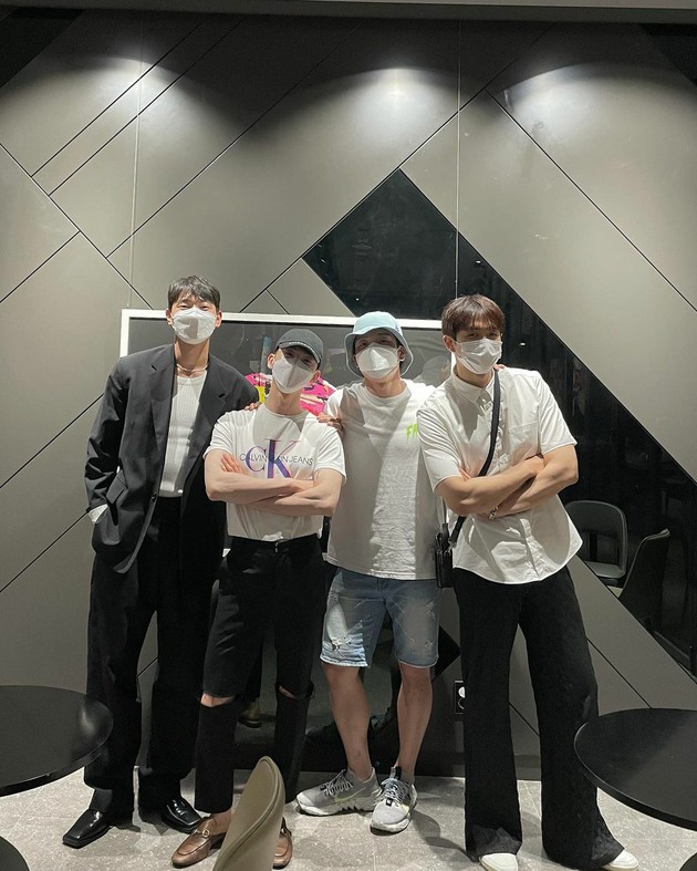 「2AM」チョグォン、デビュー13周年を迎え「2AM」完全体ショットを公開…“もう少しだけ待って” KPOP、韓国エンタメニュース、取材