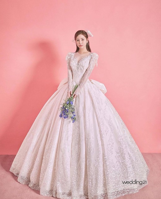 歌手ソン・ガイン、純白のドレス姿を公開…エレガントなトロットの女神に変身 KPOP、韓国エンタメニュース、取材レポートならコレポ！