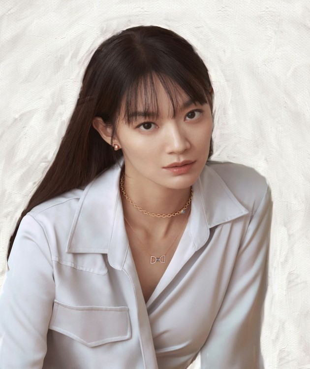 韓国　女優　シン・ミナ直筆サイン入りポラ　当選品 女優シン・ミナ、広告撮影中の輝く美貌 | K-POP、韓国エンタメ