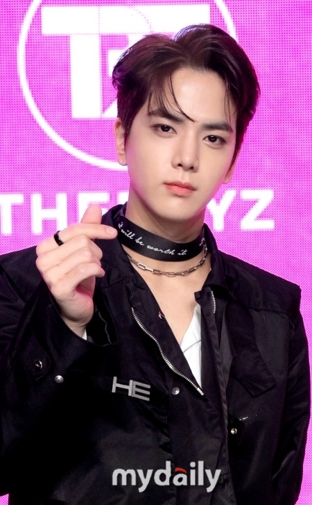 公式】「THE BOYZ」ヨンフン、新型コロナ感染「メンバーら再検査」 | K