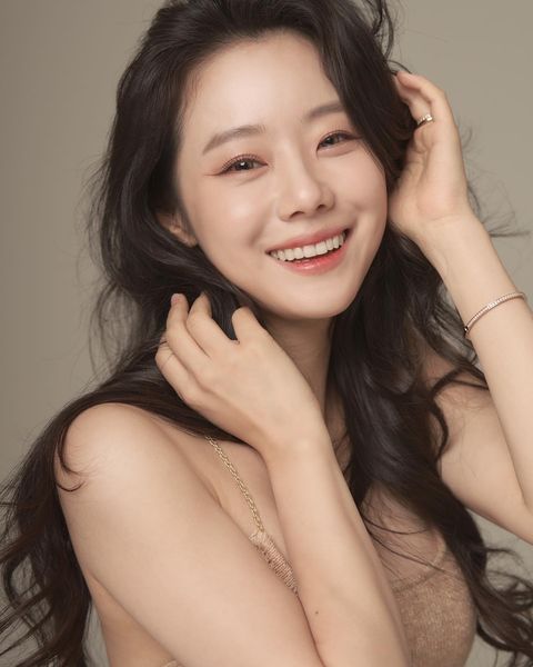 ソウル大出身女優イ・シウォン、輝く美貌のプロフィール写真公開 K Pop、韓国エンタメニュース、取材レポートならコレポ！ 8139