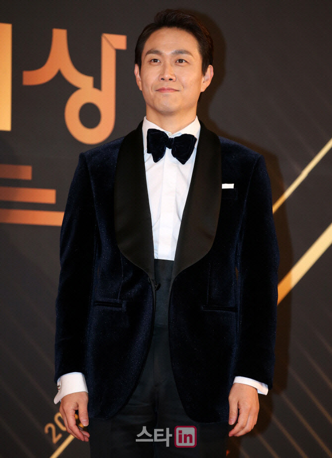 俳優オ・ジョンセ、視覚障害もつファンとの約束「遊園地また行こう」果たすため再会 KPOP、韓国エンタメニュース、取材レポートならコレポ！