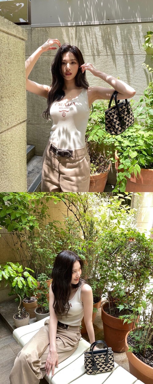 TWICE」サナ、実は清純グラマー？…まぶしいタンクトップ姿で近況公開