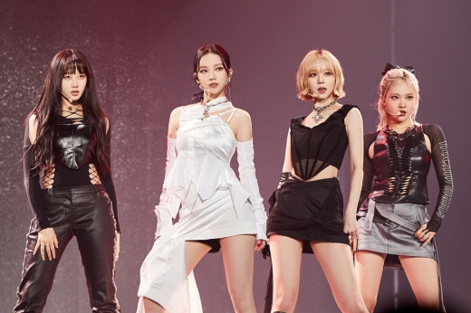 aespa」、初の対面ファンミーティング大盛況…MCのヒチョル（SJ）と