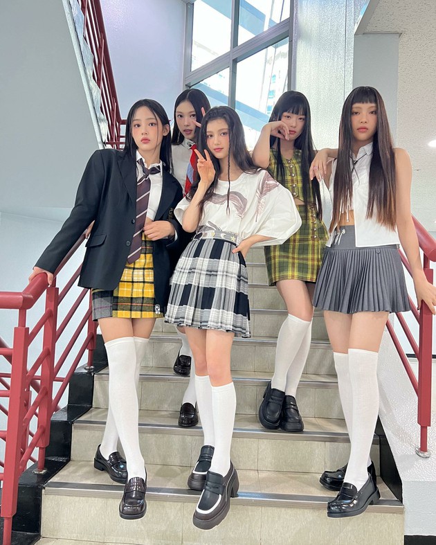 newjeans 未公開トレカ メンバー全員 NewJeans OMG ポスター