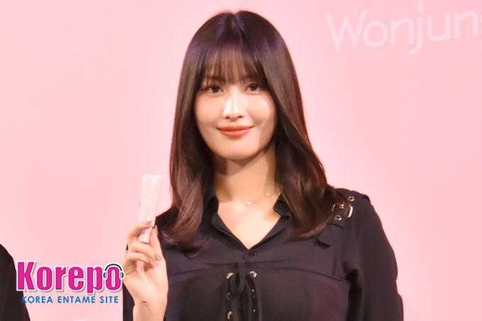 「取材PHOTO東京」TWICEMOMO(モモ)、日韓共同開発コスメ「Wonjungyo(ウォンジョンヨ)」ブランドローンチ発表会に登場