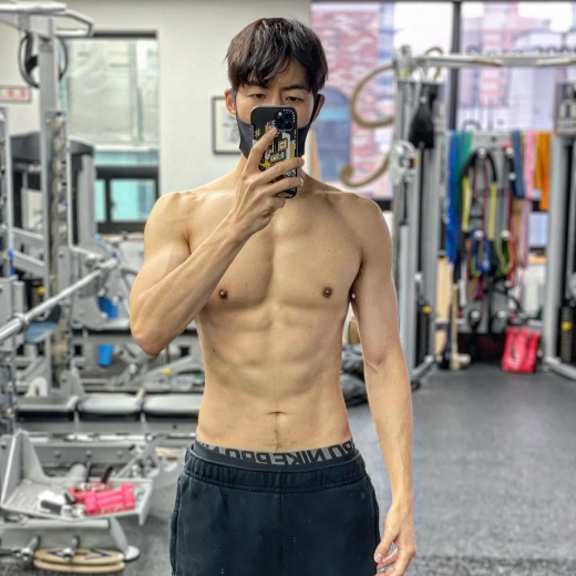 俳優イ・サンユン、美しいほど見事に割れた筋肉質スタイルにドキッ KPOP、韓国エンタメニュース、取材レポートならコレポ!