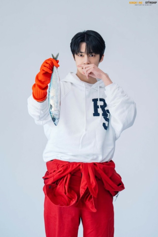 MONSTA X」ヒョンウォン、スーパーの水産担当に？！…「社長ドルマート