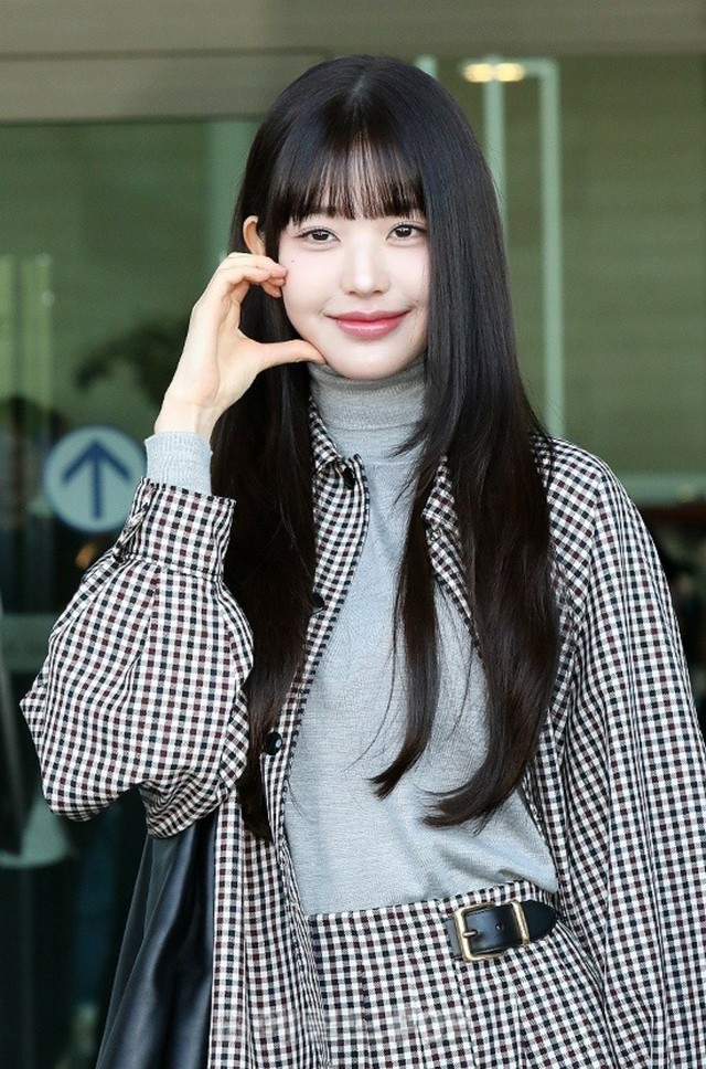 【フォト】「IVE」チャン・ウォニョン、フランスへ出国～…モーニングエンジェルの朝のあいさつ KPOP、韓国エンタメニュース、取材