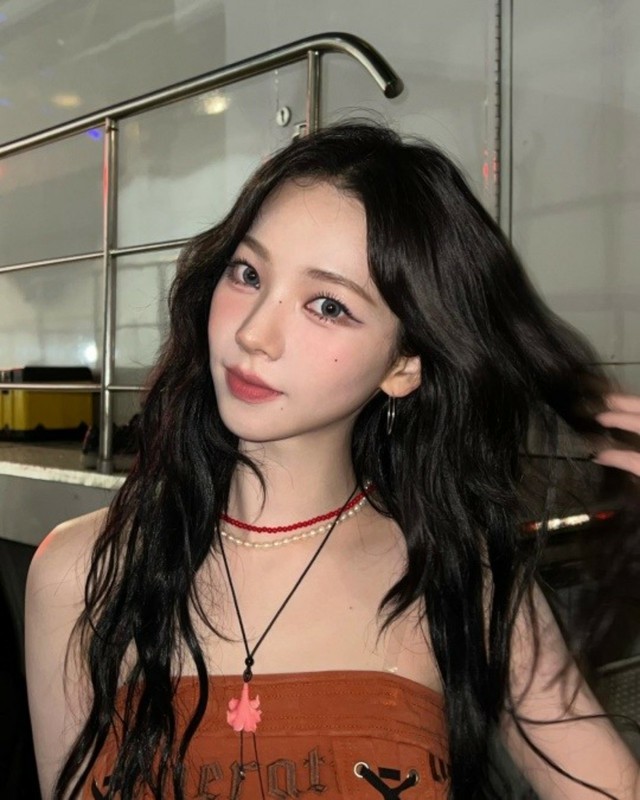 「aespa」KARINA、顔の形から肩ラインまで完璧すぎ…非の打ち所がないビジュアル公開 | K-POP、韓国エンタメニュース、取材レポート ...