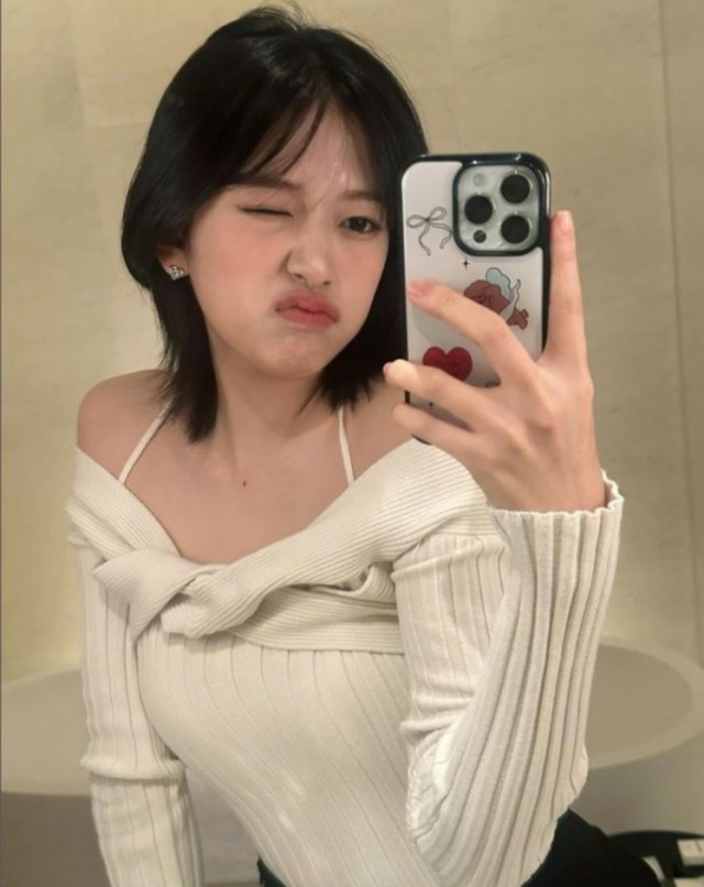 IVE ユジン IVE」アン・ユジン、しかめっ面でもキュートな表情…完ぺきなビジュアル