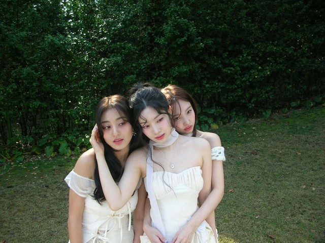 TWICE」ナヨン、ジヒョ＆ダヒョンと共に森の妖精のような