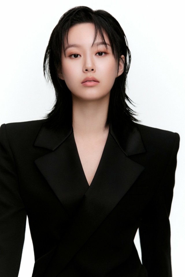 俳優パク・ユナ、存在感あふれる新しいプロフィール公開 | K-POP、韓国