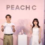「イベントレポ」「PEACH C」ジャパン アンバサダー 矢吹奈子さん登壇！エレガントでキュートなイメージへリニューアルした「PEACH C」を使って、大人かわいいメイク&ドレスで登場！