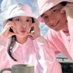 “妊娠発表で話題”歌手イ・ジフン＆アヤネさん夫婦、チェジュで胎教旅行…ピンクカップルルックでほっぺハート披露