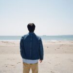 チェ・ジョンヒョプ、後ろ姿もイケメン…海が良く似合うビジュアル
