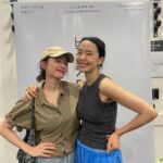 女優チョン・ウヒ、チョン・ドヨンの演劇「桜の園」を観覧して応援…ほっこりツーショット公開