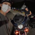 俳優アン・ボヒョン、カッコよさ爆発…やりたいことリストのバイクに乗ってチェジュド（済州島）へ