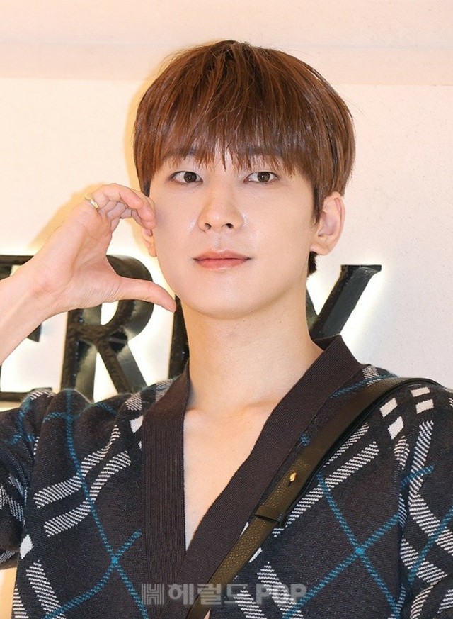 フォト】「SEVENTEEN」ウォヌ、バーバリーのショップリニューアル