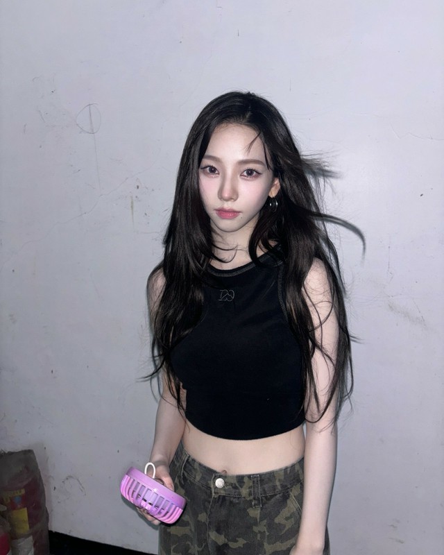 aespa」カリナ、風に吹かれて…きょうも美しい | K-POP、韓国エンタメ