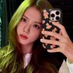 「BLACKPINK」ジス、かわいいミラーセルフィー…“久しぶりにピンクミラー”