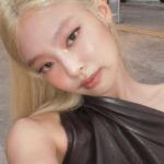 「BLACKPINK」JENNIE、華麗な金髪のバービー人形に