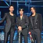 「CNBLUE」、オールブラックスーツで存在感アピール…ファンの応援で「M COUNTDOWN」無事終了