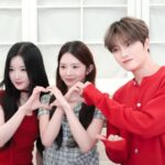 キム・ジェジュン、「tripleS」ユヨン＆コトネと一緒にラブリーなハートポーズ「ジェチング」