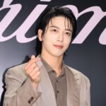 「CNBLUE」ジョン・ヨンファ、倒れた観客に演奏を中断したビハインド…「褒め言葉は恥ずかしい」