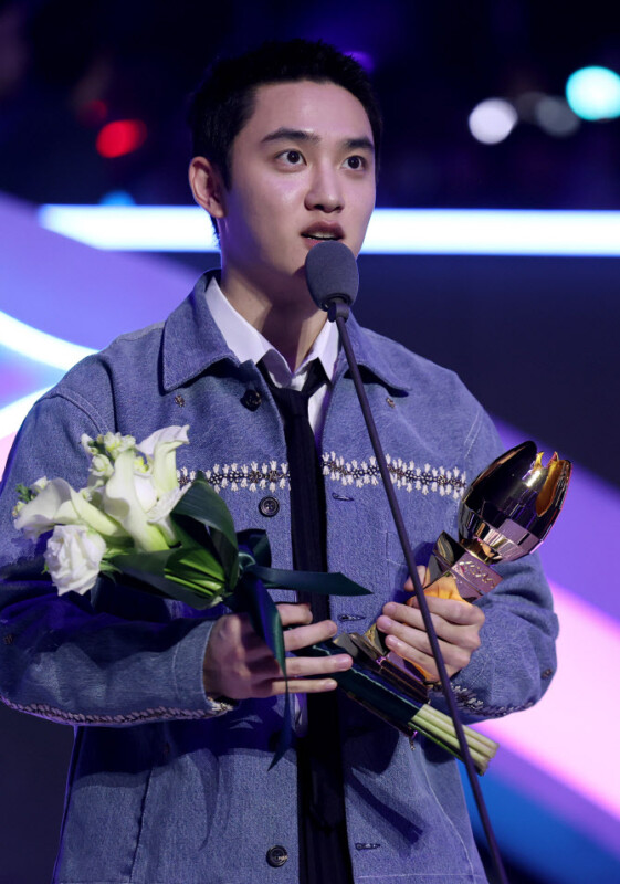 「EXO」D.O.、「2024 KGMA」でベストR&B男子賞の栄誉…「慰労と勇気を与えたい」