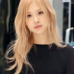 「彼女たち大好き」…ROSE(BLACKPINK)、「NewJeans」 vs HYBE対立の質問に答える