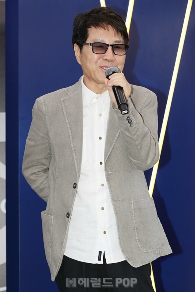 歌手チョー・ヨンピル側、国家哀悼期間にコンサートを延期「深い哀悼と