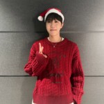 「BTS」J-HOPE、レッドのニットとサンタの帽子でクリスマスのあいさつ（動画あり）