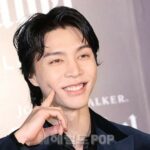 【フォト】「NCT」ジャニー、ウイスキーブランドの 限定版発売記念イベントに出席…かわいいポーズ