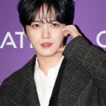 ジェジュン、「コンビニレストラン」から「最高の出演者賞」を受ける…「お母さん、賞をもらったよ！」