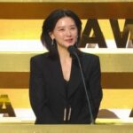 【KBS演技大賞】イ・ヨンエ、授賞者でサプライズ登場「ことしKBSドラマに出演予定」…キム・ミョンス（INFINITE）ビックリ！