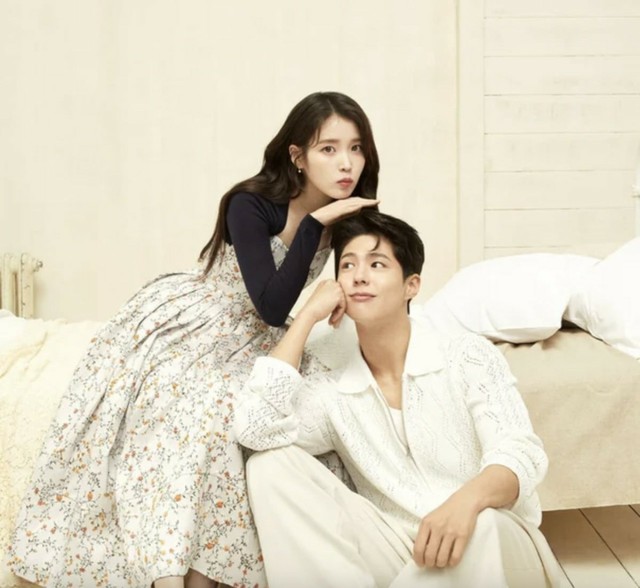 パク・ボゴム／アイユー　サイン写真　韓国ドラマ　おつかれさま Netflix Japan | ネットフリックス | 🍊IU × パク・ボゴム W主演