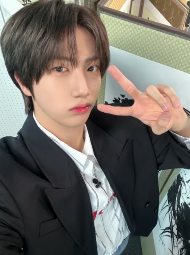 CRAVITY ウォンジン CRAVITY」ウォンジン、『Workdol』MC挑戦…特技にPPLに大成功 | K-POP