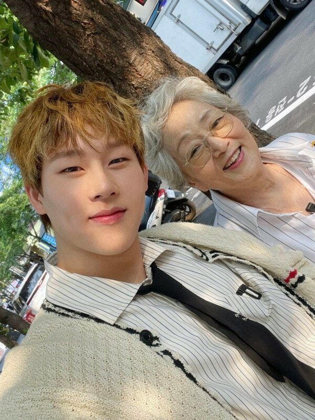 MONSTA X」ジュホン、“9年の縁”女優キム・ヨンオクと弘大でデート…“僕