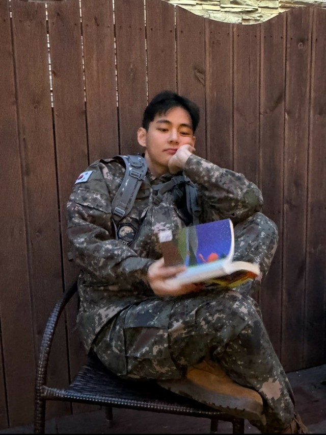 防弾少年団 BTS テテ V 着用 GUCCI セットアップ 除隊記念 防弾少年団