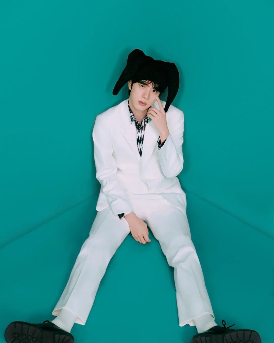 BTS」JIN＆J-HOPE、お互いに入れ替わったコンセプトも良く似合う