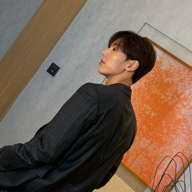 MONSTA X」ショヌ、角度を選ばないビジュアル…“公演前日ですね” | K