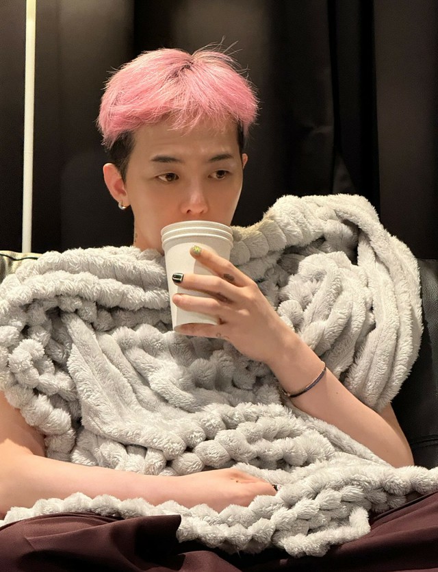 G-DRAGON（BIGBANG）、ピンクファッションがよく似合う…ナチュラルで