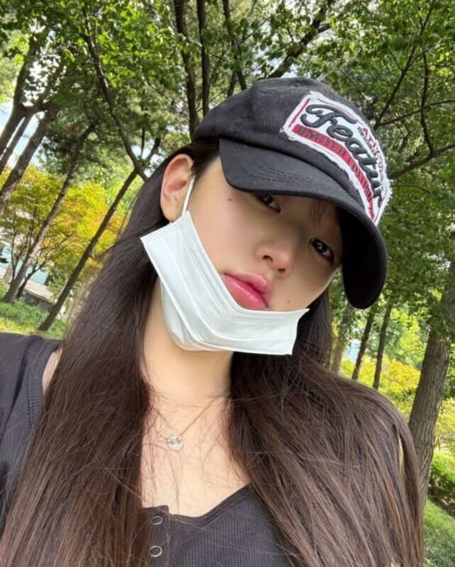 IVE」チャン・ウォニョン、キャップにマスクつけていても輝く美貌 | K