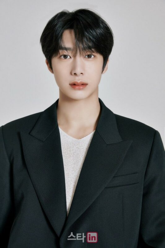 MONSTA X」ヒョンウォン、きょう（24日）故郷の光州で初の始球式 | K