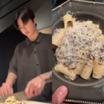 「BTS」JUNG KOOK、プロ級の料理の腕前公開…トリュフパスタを完ぺきに調理