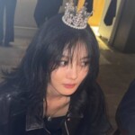キム・ユジョン、レザージャケットにティアラの異種コーデ…どんな姿でもかわいいお人形美貌