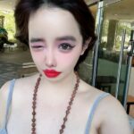 BOM（2NE1）、強烈なスモーキーメイク姿で近況公開…大雑把に撮った写真なのにこのレベルの美貌
