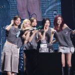 「ITZY」、ファンミで再契約をサプライズ発表「7年は短く、できなかったことが多い」